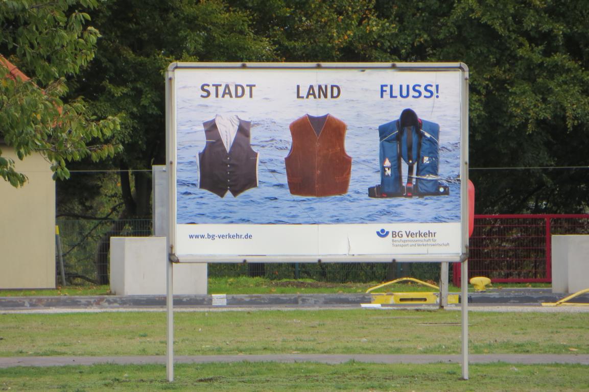 Schild am Kanal